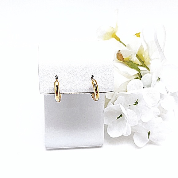 Small 13mm Huggies YG Filled, Click Bar, Sleeping Earring, Outer Ear, NWT - Picture 2 of 8